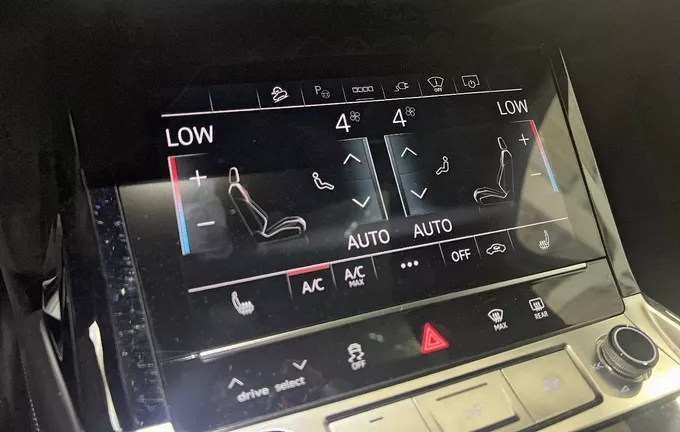 AUDI Q8 E-TRON 55 408 ch 114 kWh Quattro S line photo 14 2129626