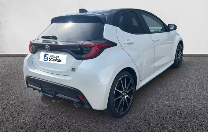 TOYOTA YARIS Hybride 116h GR Sport extérieur trois quart arrière droit 1103402