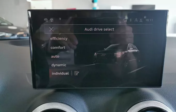 AUDI Q2 35 TFSI 150 S tronic 7 S line Plus photo 20 2129111