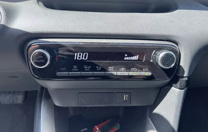 TOYOTA YARIS Hybride 116h Design photo 14 1103480