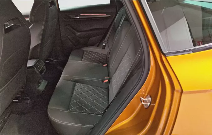 SKODA KAROQ 1.5 TSI 150 ch ACT DSG7 Sportline extérieur arrière 2131207