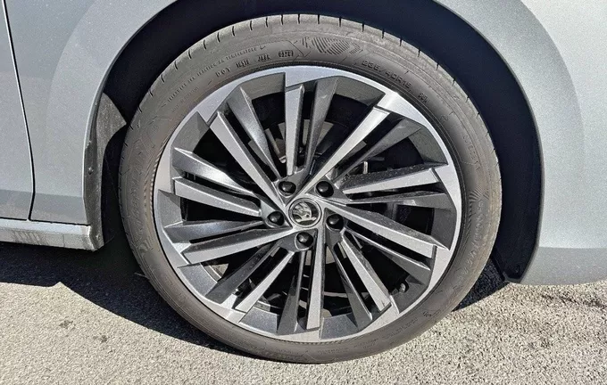 SKODA SUPERB Berline 1.5 TSI mHEV 150 ch ACT DSG7 Laurin & Klement photo 9 9634