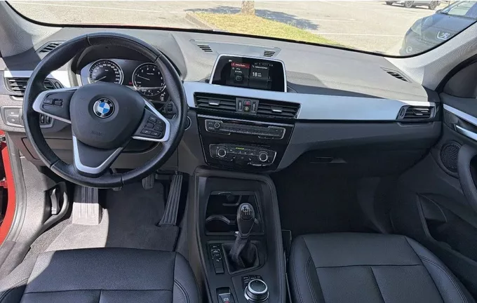 BMW X1 sDrive 18i 140 ch xLine extérieur trois quart avant droit 213075