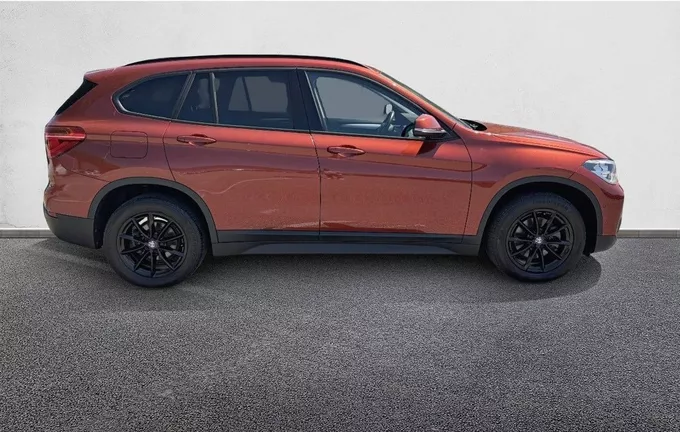 BMW X1 sDrive 18i 140 ch xLine extérieur côté droit 213075