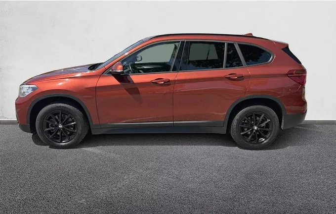 BMW X1 sDrive 18i 140 ch xLine extérieur trois quart arrière gauche 213075