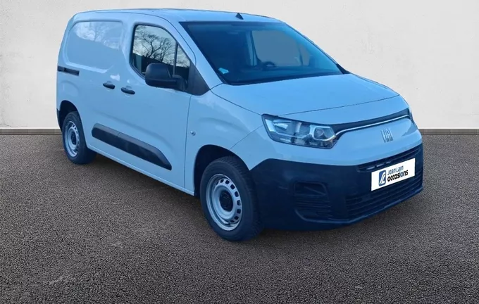 FIAT DOBLO FOURGON M 650KG BLUEHDI 100 S&S BVM6 extérieur trois quart avant droit 106155