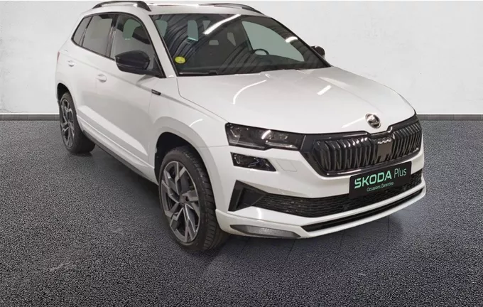 SKODA KAROQ 2.0 TDI 150 ch SCR DSG7 4x4 Sportline extérieur trois quart avant droit 2130110