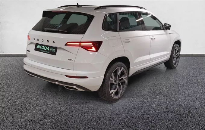SKODA KAROQ 2.0 TDI 150 ch SCR DSG7 4x4 Sportline extérieur trois quart arrière droit 2130110