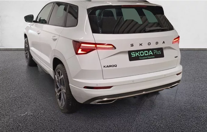 SKODA KAROQ 2.0 TDI 150 ch SCR DSG7 4x4 Sportline extérieur trois quart arrière gauche 2130110