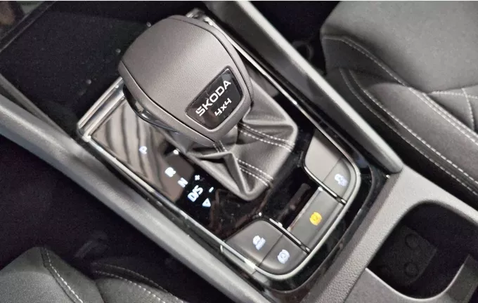 SKODA KAROQ 2.0 TDI 150 ch SCR DSG7 4x4 Sportline photo 14 2130110