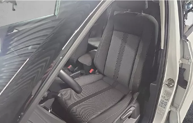 VOLKSWAGEN T-ROC 1.0 TSI 110 Start/Stop BVM6 Life extérieur trois quart arrière droit 2128687