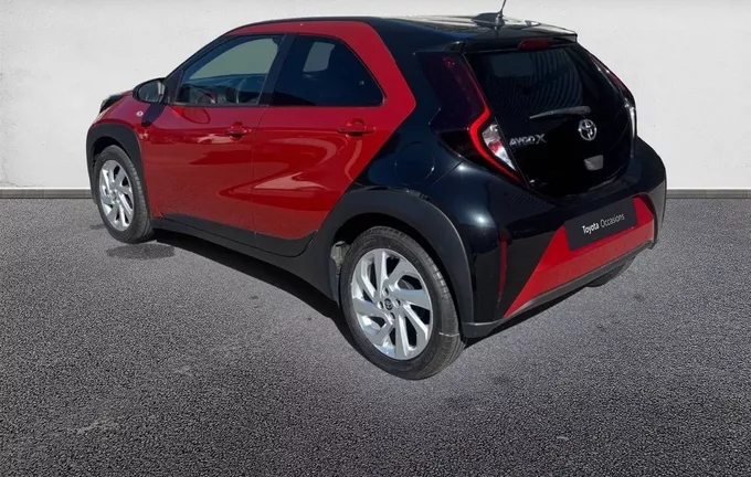 TOYOTA AYGO X 1.0 VVT-i 72 Design extérieur trois quart arrière gauche 1103817