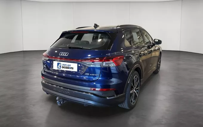 AUDI Q4 E-TRON 45 285 ch 82 kWh extérieur trois quart arrière droit 2132077