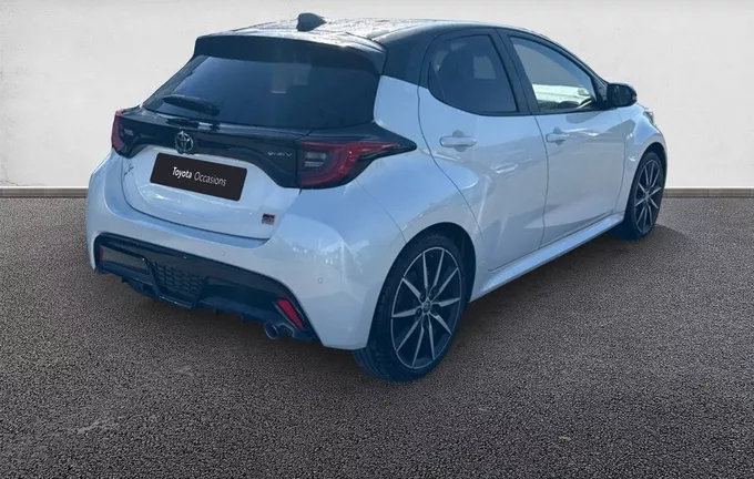 TOYOTA YARIS Hybride 130h GR Sport extérieur trois quart arrière droit 66998