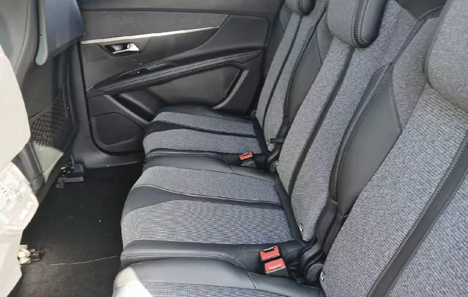 PEUGEOT 5008 PureTech 130ch S&S EAT8 Allure Business photo 12 945318