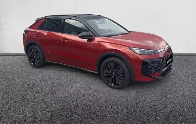 VOLKSWAGEN T-ROC 1.5 eTSI EVO2 Hybrid 150 ch DSG7 R-Line extérieur trois quart avant droit 5526