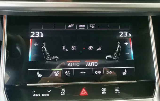 AUDI A6 Avant 50 TFSIe 299 ch S tronic 7 Quattro S line photo 14 560932