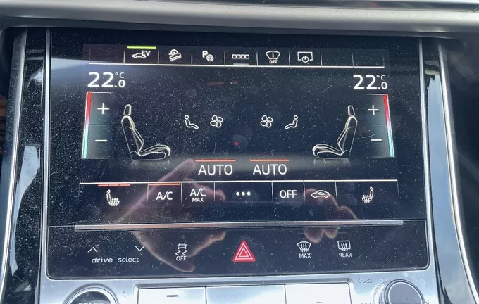 AUDI Q7 55 TFSI e 380 Tiptronic 8 Quattro S line photo 14 2122880