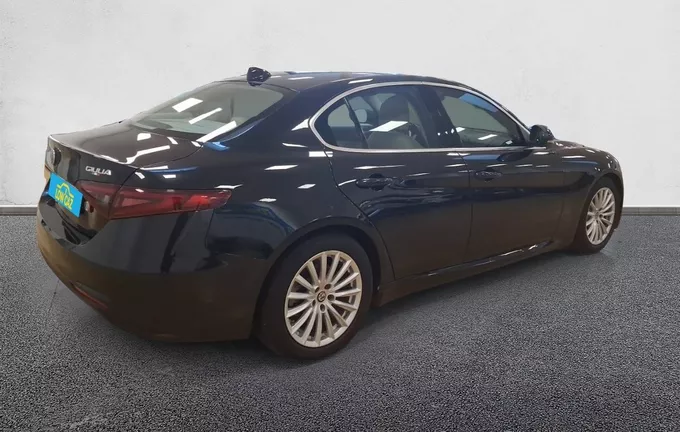 ALFA ROMEO GIULIA 2.2 150 ch AT8 Lusso extérieur trois quart arrière droit 212876