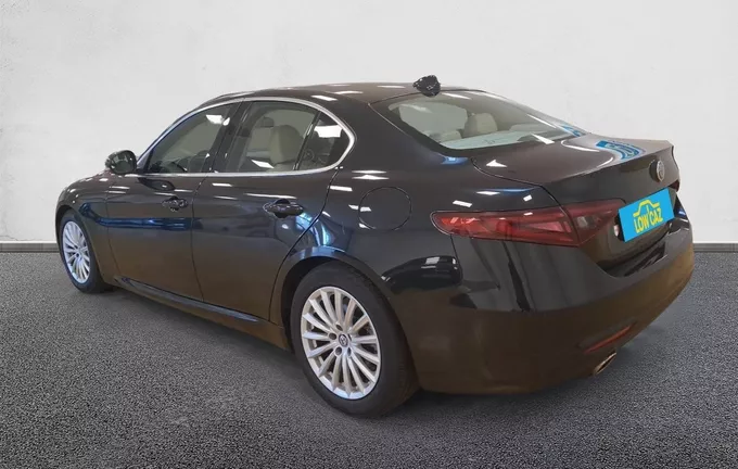 ALFA ROMEO GIULIA 2.2 150 ch AT8 Lusso extérieur trois quart arrière gauche 212876
