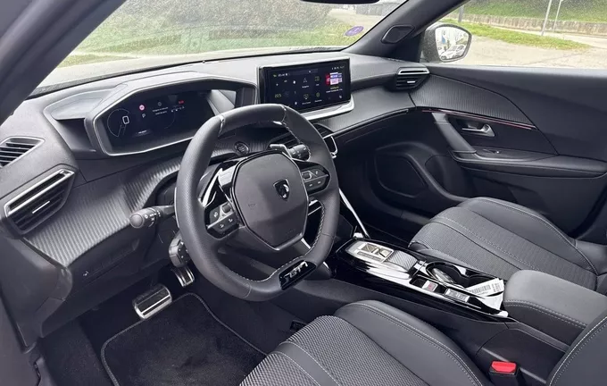 PEUGEOT 2008 Hybrid 145 e-DCS6 GT photo 11 2125868