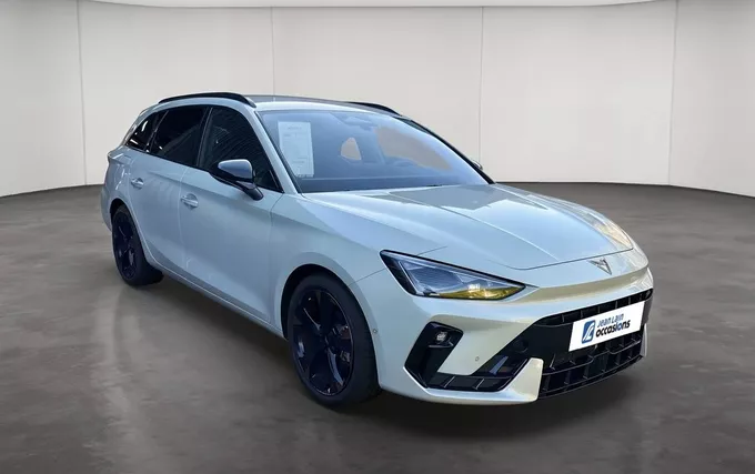CUPRA LEON Sportstourer 1.5 eTSI Hybrid 150 ch DSG7 V extérieur trois quart avant droit 2132727