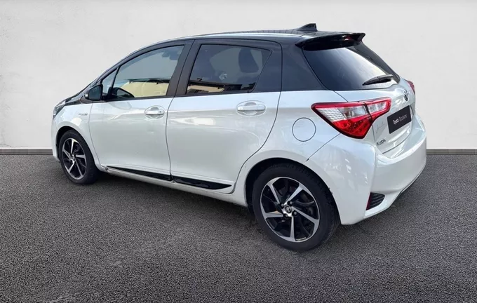 TOYOTA YARIS Hybride 100h Collection extérieur trois quart arrière gauche 
