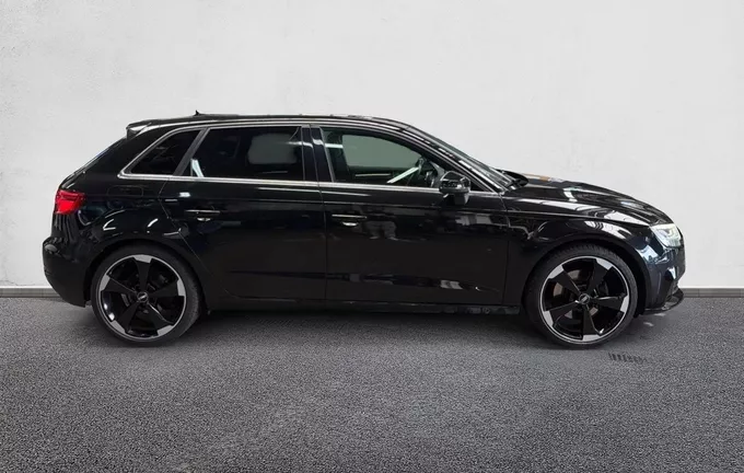 AUDI A3 Sportback 40 TFSI 190 S tronic 7 Quattro Design Luxe extérieur côté droit 213285