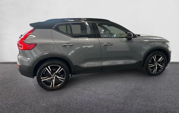VOLVO XC40 T5 Recharge 180+82 ch DCT7 R-Design extérieur côté droit 2129222