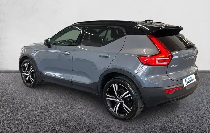 VOLVO XC40 T5 Recharge 180+82 ch DCT7 R-Design extérieur trois quart arrière gauche 2129222