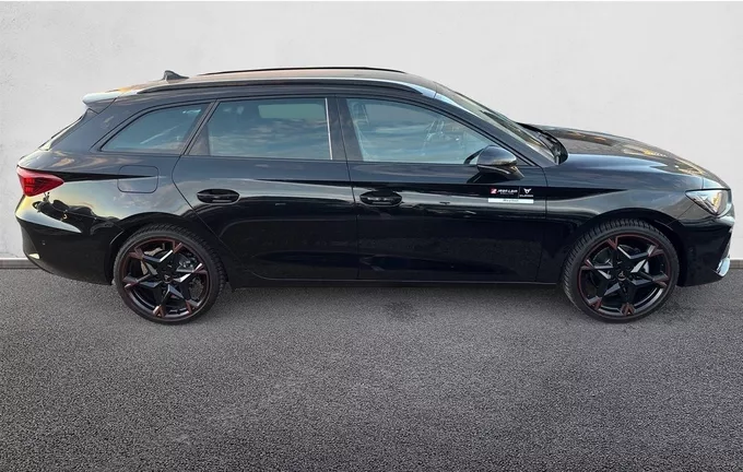 CUPRA LEON Sportstourer 1.5 eTSI Hybrid 150 ch DSG7 V extérieur côté droit 0450