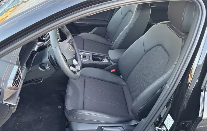 CUPRA LEON Sportstourer 1.5 eTSI Hybrid 150 ch DSG7 V extérieur trois quart arrière droit 0450