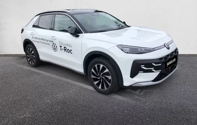 VOLKSWAGEN T-ROC 1.5 eTSI EVO2 Hybrid 116 ch DSG7 Style extérieur trois quart avant droit 4406