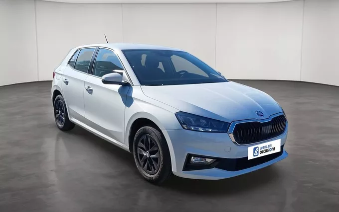 SKODA FABIA 1.0 MPI 80 ch BVM5 Ambition extérieur trois quart avant droit 2131806