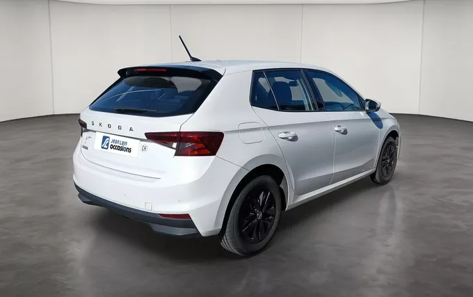 SKODA FABIA 1.0 MPI 80 ch BVM5 Ambition extérieur trois quart arrière droit 2131806
