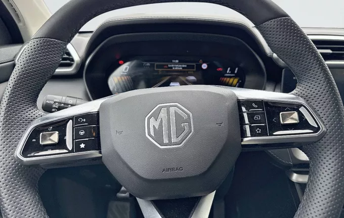 MG ZS 1.5 L Hybrid+ 197 ch Luxury photo 12 00000000000000000