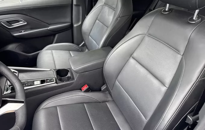 MG ZS 1.5 L Hybrid+ 197 ch Luxury photo 20 00000000000000000