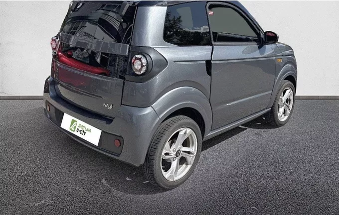 LIGIER MYLI EPIC extérieur trois quart arrière droit 1017