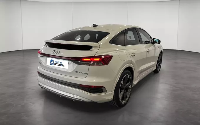 AUDI Q4 E-TRON Sportback 40 204 ch 82 kWh S line extérieur trois quart arrière droit 2132417