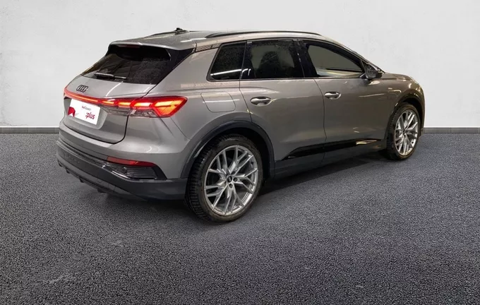 AUDI Q4 E-TRON 45 285 ch 82 kWh extérieur trois quart arrière droit 2125511