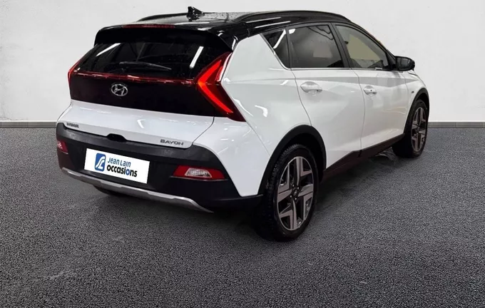 HYUNDAI BAYON 1.0 T-GDi 100 DCT-7 Hybrid 48V Executive extérieur trois quart arrière droit 13534