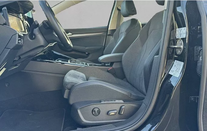VOLKSWAGEN GOLF 1.5 eHybrid 204 DSG6 Style extérieur trois quart arrière droit 2121981
