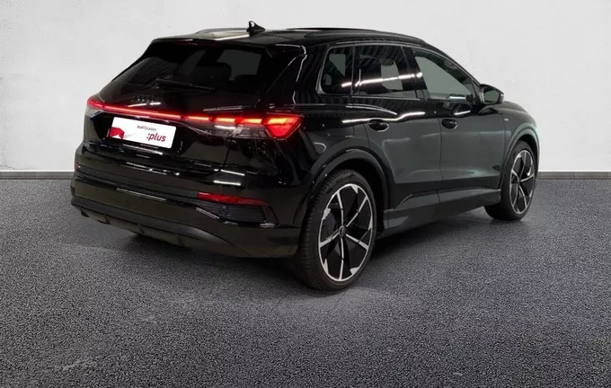 AUDI Q4 E-TRON 45 285 ch 82 kWh S line extérieur trois quart arrière droit 2127388