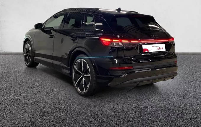 AUDI Q4 E-TRON 45 285 ch 82 kWh S line extérieur trois quart arrière gauche 2127388