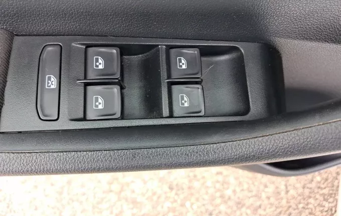 SKODA FABIA 1.0 TSI 95 ch BVM5 Drive 125 ans photo 18 2131869