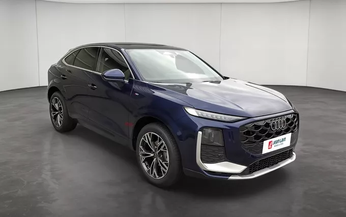 AUDI Q3 Sportback TFSI 150 ch Hybride S tronic 7 S line extérieur trois quart avant droit 5562