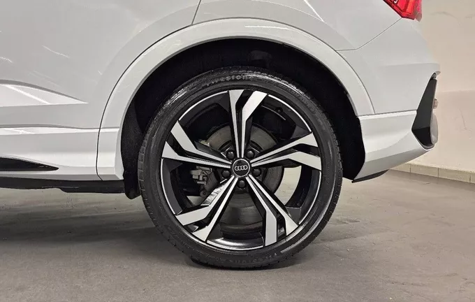 AUDI Q3 Sportback 45 TFSIe 245 ch S tronic 6 S line photo 9 2131037