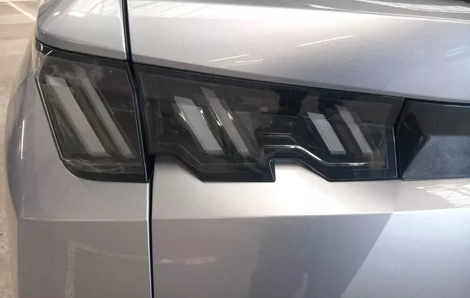 PEUGEOT 5008 Hybrid 145 ch e-DCS6 Allure photo 17 945812