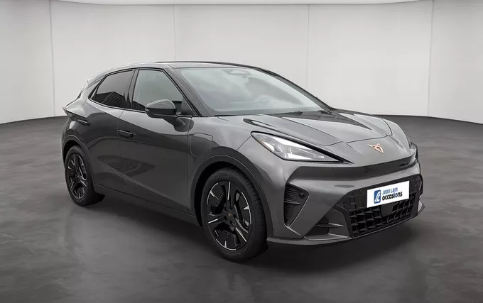 CUPRA RAVAL 136 ch Plus extérieur trois quart avant droit 4736