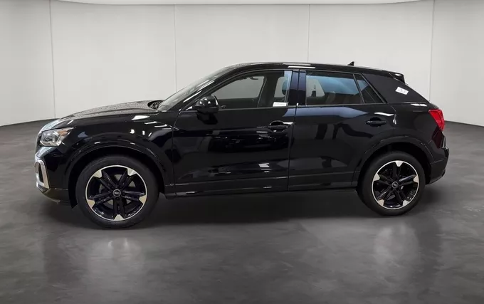 AUDI Q2 35 TFSI 150 S tronic 7 Design Luxe extérieur côté gauche 213655